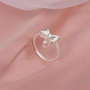 Vintage som flyr från Princess Butterfly Knot Bell Orchid Ring for Children's