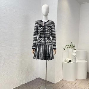 Sukienki robocze w stylu Anglii Kobiety Eleganckie wczesną wiosenną czarną houndstooth Long Rleeve Tops i plis -mini spódnica