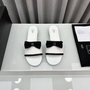 2024 Designer Paris explosive women's sandals Summer beach luxury fashion street casual flat shoes women's bow two C letter slippers