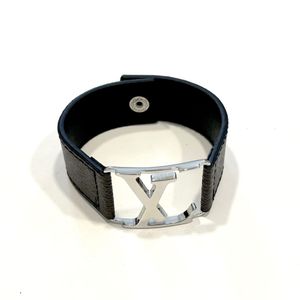 Charmarmband designer smycken silver svart läder armband män charm armband för kvinnor bred hand rem brun blommönster 263m