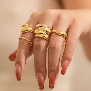 Design di tendenza dei gioielli, anello di apertura esagerato con goccioline d'acqua lisce geometriche, set di anelli congiunti
