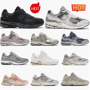 NUOVE scarpe casual da donna da uomo atletiche Triple Black White Protection Pack Pink Rain Cloud Phantom Trainer Sea Salt Designer Tennis OG Ballances Sneakers V9