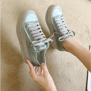 Casual skor tjockt Soled Small White Women's 2024 Spring Autumn High Rise Sponge Cake For Women Nisch Single Female