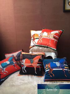 Quaitly Luxury EuropeanおよびAmerican Super Velvet Duplex Printing Horse Head Cushion Cushions Model Room Pillow Cover Hotel KTV Backrest