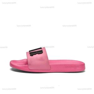 Summer Slippers Mens Fashion جديد عالي الجودة في الهواء الطلق الترفيهية المضادة للزلزال المقاوم للارتداء الصنادل الشاطئية الناعمة الحجم 36-45 FSZ