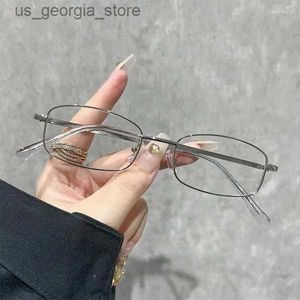 Solglasögon Solglasögon 2024 Korean Fashion Square Frame Gelgasses Women Men Metal Clear Lens Glasses Computer Anti Blue Light Student Y240320