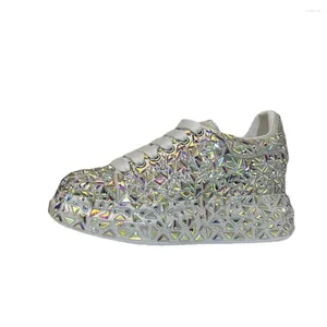 Platforma butów zwykłych Bling Dekoracja Kobiety Sneakers Crossed Design okrągłe palce z obcasami Tenis de Mujer Plataforma