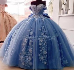 2022 Luxury Sky Blue Quinceanera klänningar med 3D -blommig applikation Vestidos XV Sweet 16 Dress Bow Robe BC131506191371