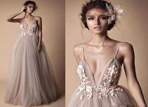 Deep V Neck Sexig aftonklänning Golvlängd 3D Floral Applique A Line Prom klär Zuhair Murad billiga klänningar Fest Evening Elegant A6225627