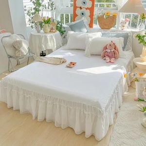 Sängkjol Romantisk vit garn kant enstaka bäddar i sängen i dammtät anti glidmadrass skyddande täcke lite färskt ark