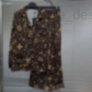 Calças femininas de duas peças Designer Sleep Lounge Letras Impressão completa Pijama vintage estilo camisa de seda com cordão elástico na cintura conjunto de pijamas para mulheres