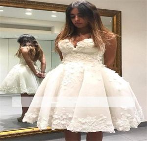 White 2019 Homecoming Dresses Ball Gown Sweetheart Knee Length Appliques Lace Beaded Backless Elegant Cocktail Dresses3056116