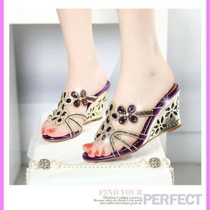 Summer Fashion Shoes Elegant Rhinestone Floral Design Wedge Slippers äkta läderkristallkilar Kvinna Sandaler 240309