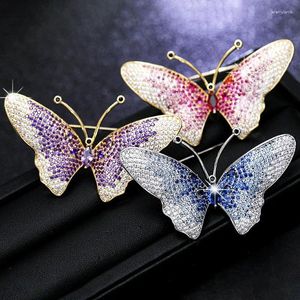 Spille SINZRY Accessorio di gioielli di lusso Dolcezza colorata Zircone cubico Scintillante farfalla Fibbia elegante per sciarpa da donna