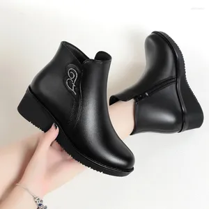 Boots 2024 Fashion Rhinestone Genuine Leather Winter Black Warm Plush / Wool Flat Wedges Large Size Women Snow