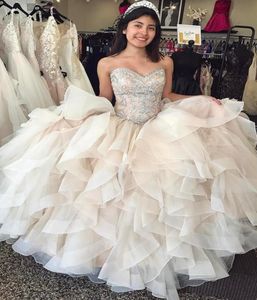 見事なシャンパンQuinceaneraドレスボールガウンクリスタルフリル付きエレガントなウエディングドレスティアードLxury Vestido 15 Anos Sweet 163807183