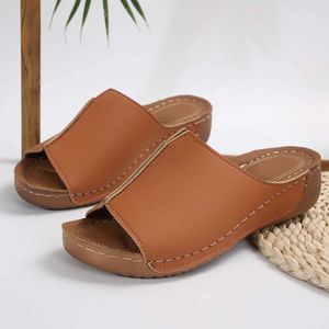 Tofflor ny öppen tå kvinnor kil sandaler vita sommar mode andas bekväm kvinna spänne kvinnliga skor skor H2403256