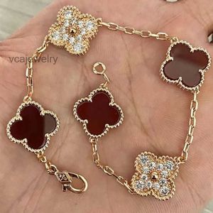 Designer bracelet Van Clover Bracelets Luxury 4 Charm Elegant Fashion 18k Gold Agate Shell Mother of Pearl Couple Holiday Sp LPJH