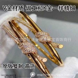 AA Designer Charm Bangle Bracelet TifanT Love V-gold material rose gold twisted bracelet plated with 18K gold with diamond bracelet support KJI1