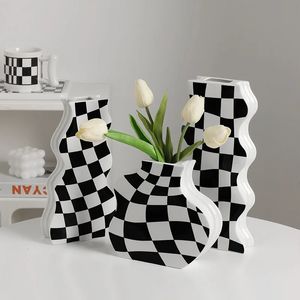 黒と白のセラミック花瓶の装飾チェッカーボード高感覚乾燥花瓶リビングルームフラワーアレンジメントホームデコレーション240311