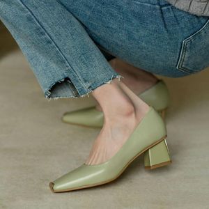 Scarpe eleganti 2024 Primavera Estate Donna Décolleté in vera pelle Punta quadrata Tacco grosso Moda Tutto-fiammifero Casual Verde Albicocca