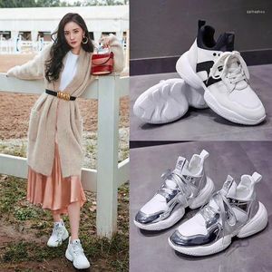 Casual Shoes Star Celebrity Inspirowana kobietą wiosenna platforma modelowa Zwiększona trampki gąbki ciasto białe