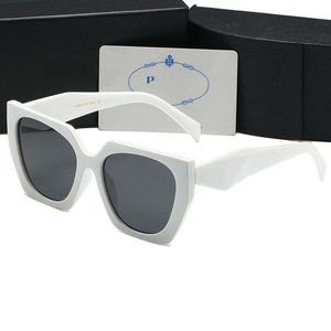 Occhiali da sole quadrati occhiali firmati UV400 occhiali da sole di marca firmati di lusso Anti radiazioni moda di strada abbigliamento da spiaggia occhiali da sole stile abbinato unisex con scatola