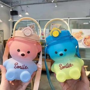 Vattenflaskor 800 ml Gradient Bear Shaped Water Bottle Söt Plastic Sports Cup Kid School Bottle With Straw Girls Vatten Kettle Drinking Mug YQ240320