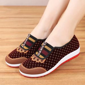 Loafers New Style Old Beijing Cloth Shoes Women's Soft NonSlip MiddleGged Leisure Flat Bottom Mom Shoes Female