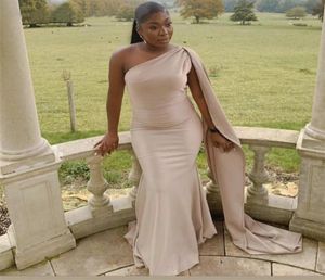 2021 Champagne Nude Mermaid Bridesmaid Dresses With Cape For Weddings African One Shoulder Plus Size Party Sweep Train Maid of Hon3821293