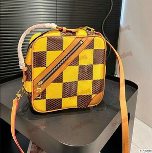24SS fashionabla mäns och kvinnors väskor Designer Chess Messenger Bag Classic Damier Checkerboard Mönster axel crossbody handväska