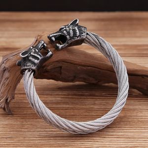Fashion Vintage Viking Wolf Head Twisted Cable Cuff Bracelet For Men 316L Stainless Steel Punk Animal Bangles Biker Jewelry Gift 240315
