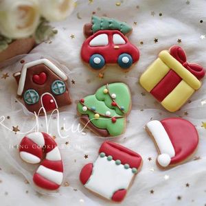 Moldes de cozimento Natal Papai Noel Presente Carro Cookie Cutter Gingerbread House Cane Chapéu Meia Xmas Tree Biscuit Stamp 3D Fondant Bolo