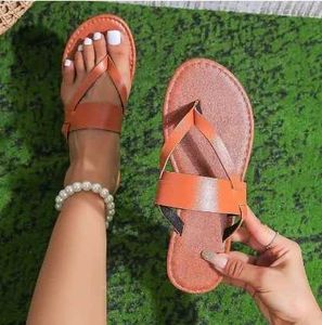 Sandały Sandały Kobiety płaskie buty swobodne letnie 2023 Nowa sukienka modowa Flip Flip Flops Beach Bohemian Femme Home Slidesf4m78aix H240322