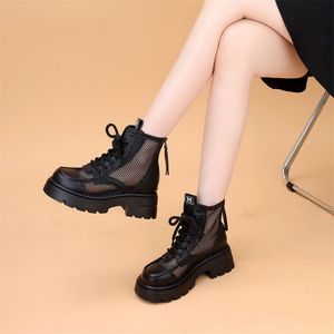 Orijinal deri Yüksek Kesilmiş Serin Botlar Mesh Martin Boots Yaz için Yeni Kalın Tabanlar Artırılabilir Kentlik Modaya Çekim Kadınlar İçin Moda Kafes Botları