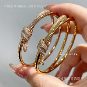 AA Designer Charm Bangle Bracelet TifanT Love V Gold High Edition Knot Bracelet and Couple Style 925 Silver 18K Gold Twisted Rope Valley HTKJ