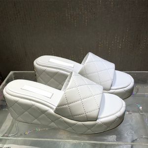 Designerskie buty dla kobiet sandały na obcasie Off WhitesDesigner Buty platforma Buty Gingham wytłoczone skórzane buty plażowe otwarte palce u stóp sandałowe straszy