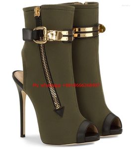 Ботинки армейского зеленого цвета с золотой пряжкой и боковой молнией на высоком каблуке, женские ботильоны с открытым носком, модные женские сандалии-гладиаторы