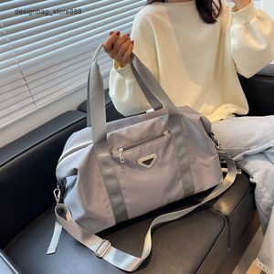 Bolsas de moda de marca de varejo por atacado famosa bolsa de viagem grande capacidade cor sólida feminina bagagem de mão na moda esportes e fitns