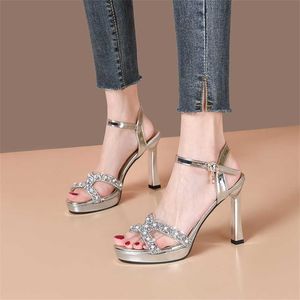 Top sexy sandálias de strass para mulheres moda tendência verão banquete dedo do pé aberto pérola botão salto fino salto alto 240228