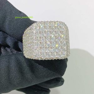 Hip-Hop smycken Byst Down Round Moissanite Cuban Ring Custom Made 925Silver Iced Out Square Moissanite Ring Men Gift