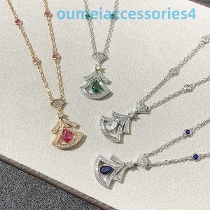 Designer Luxury Brand Jewelry Necklaces V-gold Treasure Small Skirt Pendant Fan Shaped Necklace Green Red Blue Jumping Heart Collar Fashion