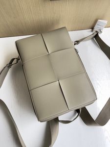 B2024V Brand backpack intrecciato GetAway weekender Large leather briefcase with detachable strap woven leather designer bag luxurygift