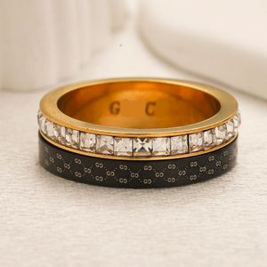 Anel de designer de luxo banhado a ouro 18K para mulheres estilo clássico anel de letras duplas anéis de couro strass anel de festa de casamento presente joias de alta qualidade