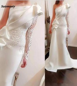 Elegant One Shoulder Mermaid Long Prom Dresses White Long Sleeves Evening Gowns Satin Ruched Ruffles Applique Sweep Train2983220