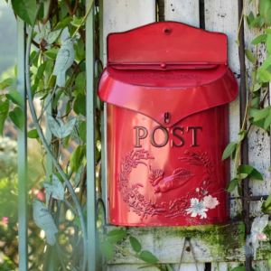 Väskor Pastoral Låsbar Secure Iron Post Box Vintage Handmade Metal Letter Newspaper Mail Box Wall Mounted Creative Mailbox HW176