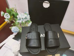 Luxury Shoes Slipper Slides For Women Fashion Classic Black Sandals Heatssko Platform Gear Bottoms Beach Lightweight Slipers Resorts Platform