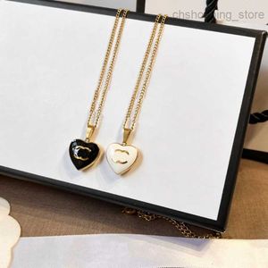 Collana smaltata di marca Collane di design Girocollo Nero Bianco Catena d'amore Donna Accessori per gioielli con lettera in acciaio inossidabile Regolabile