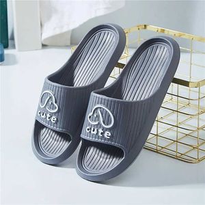 Tofflor par sommarstrand glider kvinnor tecknad björn flip flops män tjock sula inomhus badrum antislip sandaler damskor028 h240322