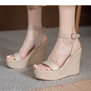 Top Thick Soled Sandals For Women Summer Style Straight Line Strap High Heel Sandals Round Toe Grass Woven Slope Women 240228